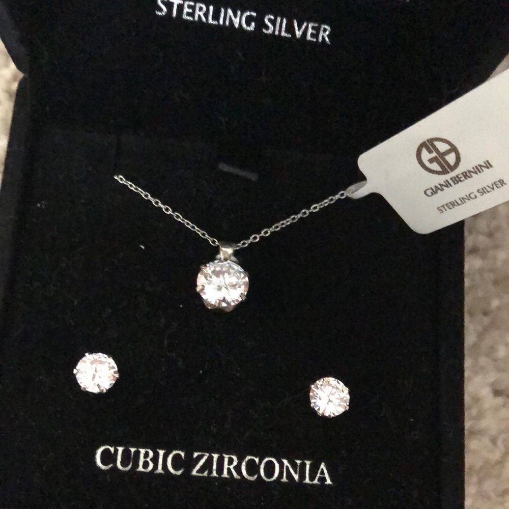 Earring and necklace set